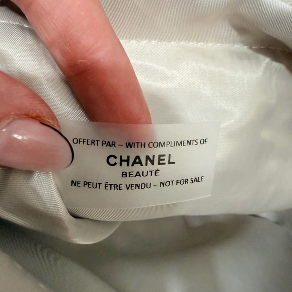 CHANEL (Novelty/GWP) Beige and Light Blue Plaid Tote - Picture 6 of 14